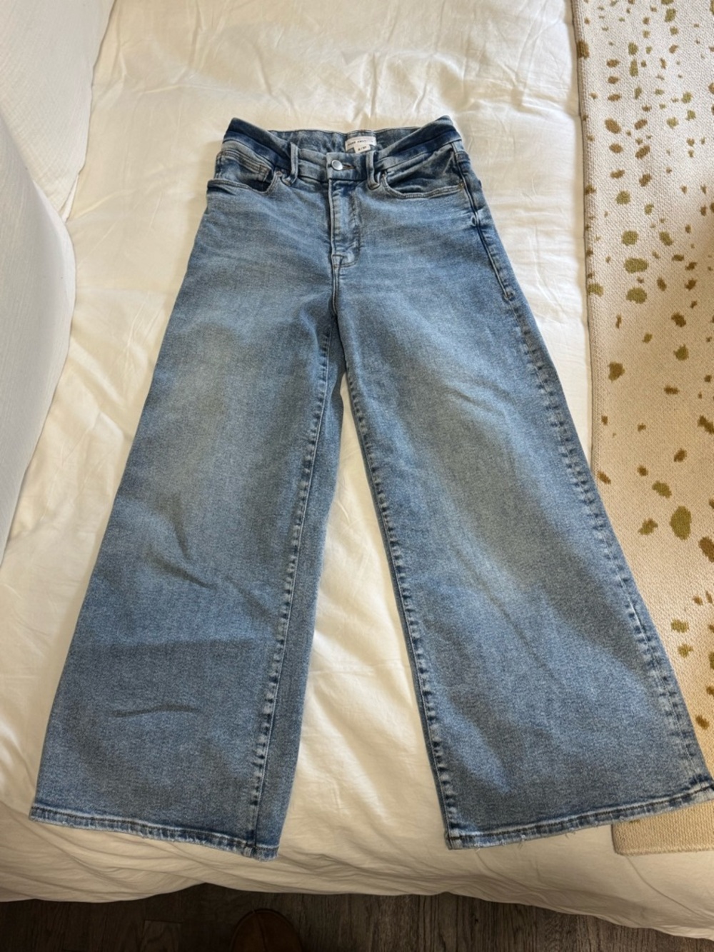 Good American Wide-Leg Jeans in Light Blue Wash